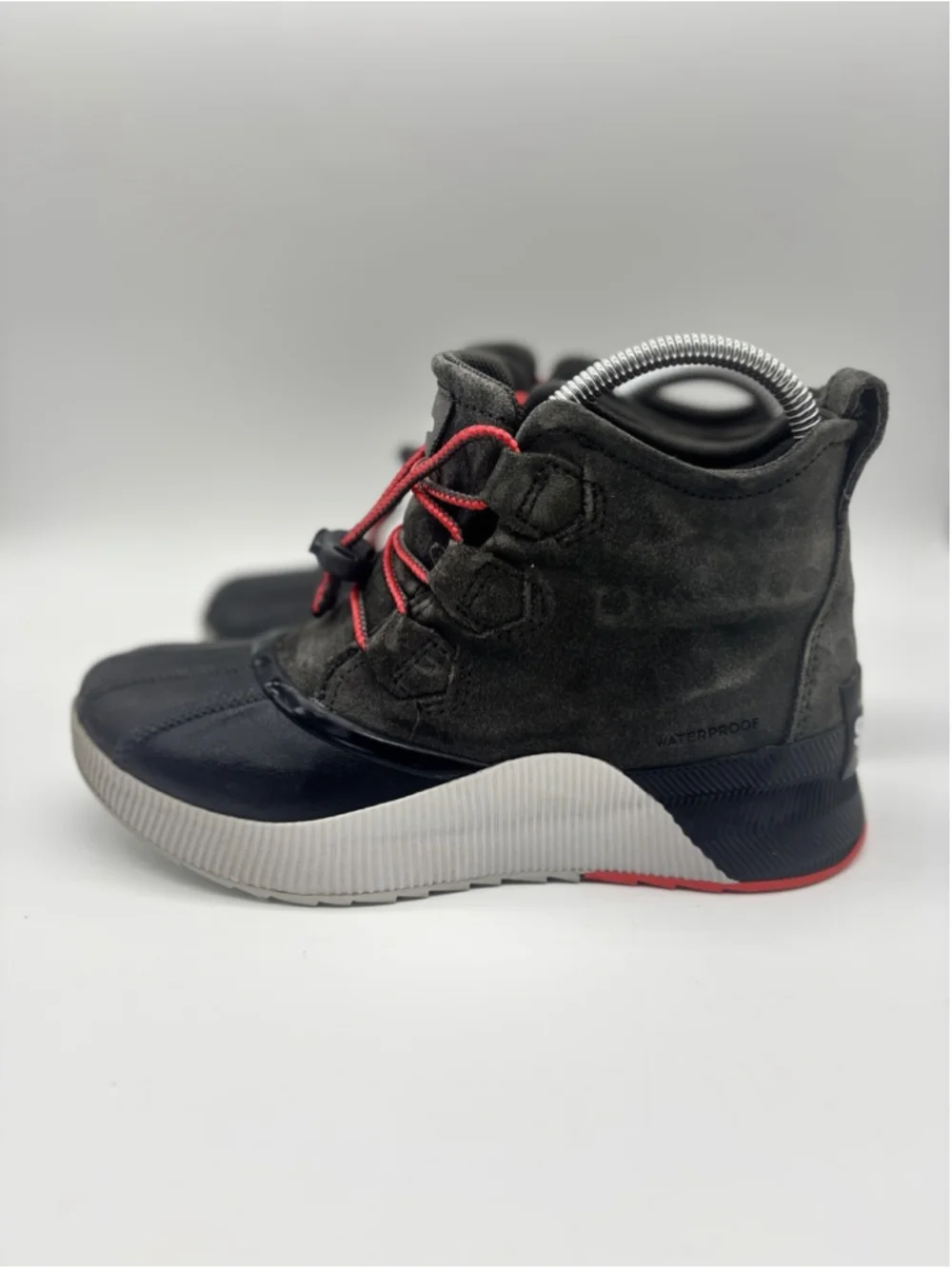 Sorel Out N About Boots Youth Size 5 Grey Red Shoes Waterproof Kids NY4564 093